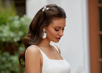 'Guide To Finding The Right Hairstyle For Your Bridal Gown' Image #1