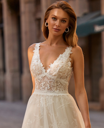 Guide To Types Of Backless And Strapless Bra To Wear Under Your Wedding  Dress