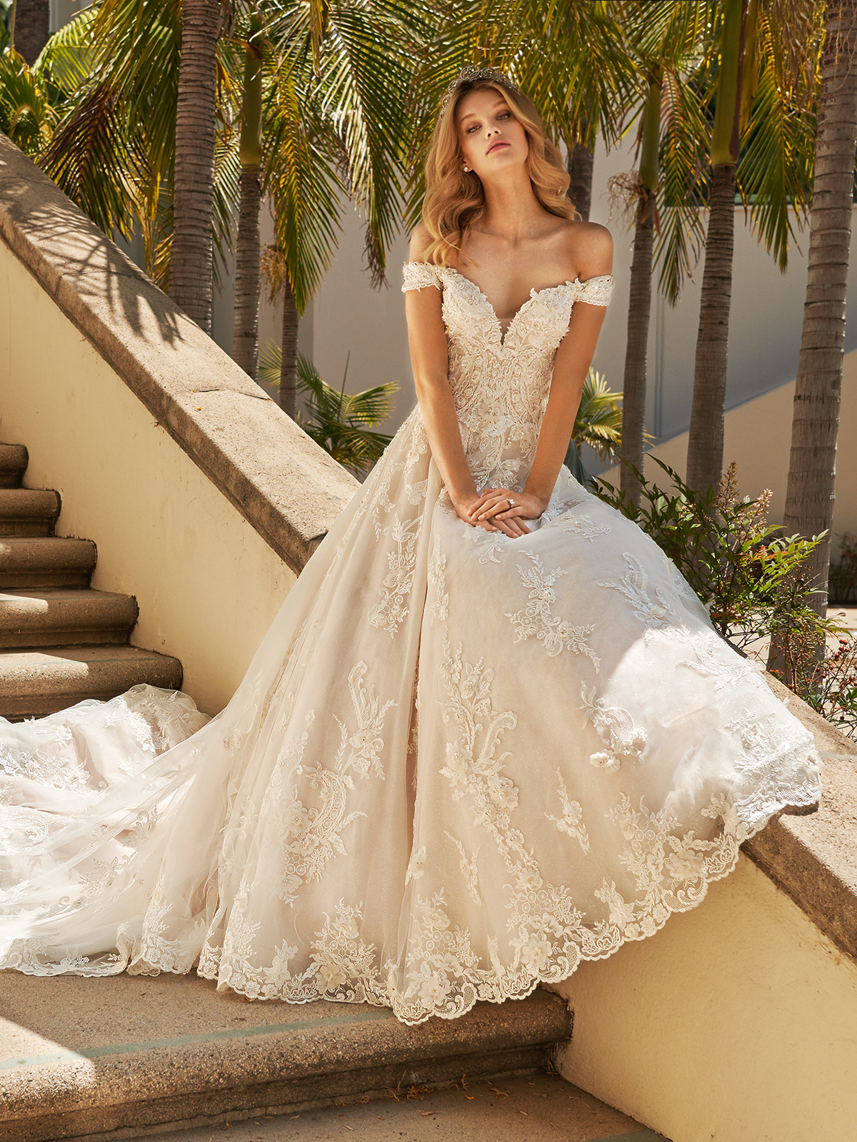 Wedding dress guide for petite with large bust - Petite Dressing