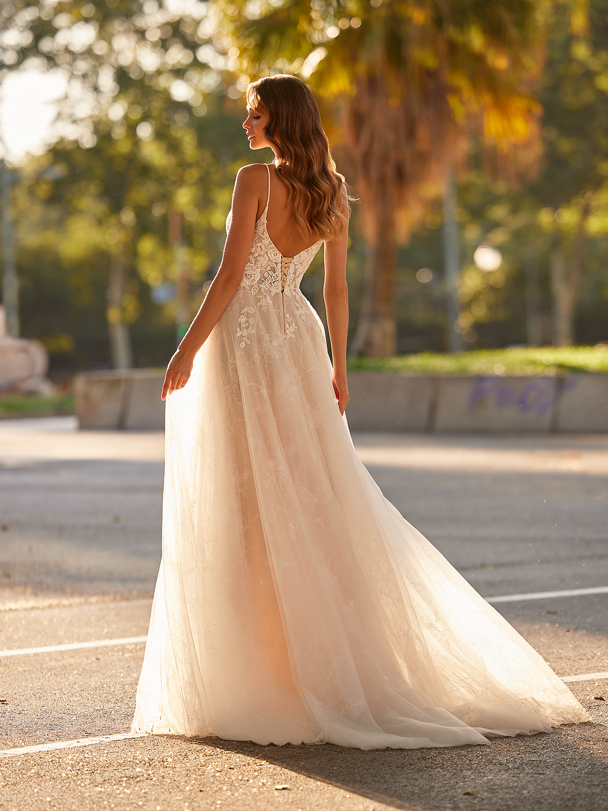 5 Low Back Wedding Dress Ideas