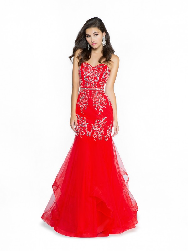 Enticing sweetheart neckline strapless gown