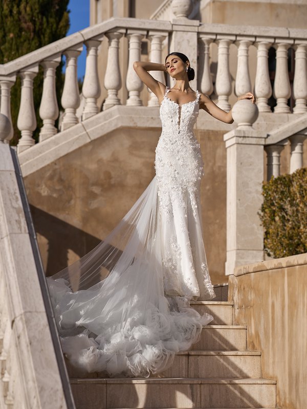 3D Applique Mermaid Wedding Dress With Detachable Rosette Train