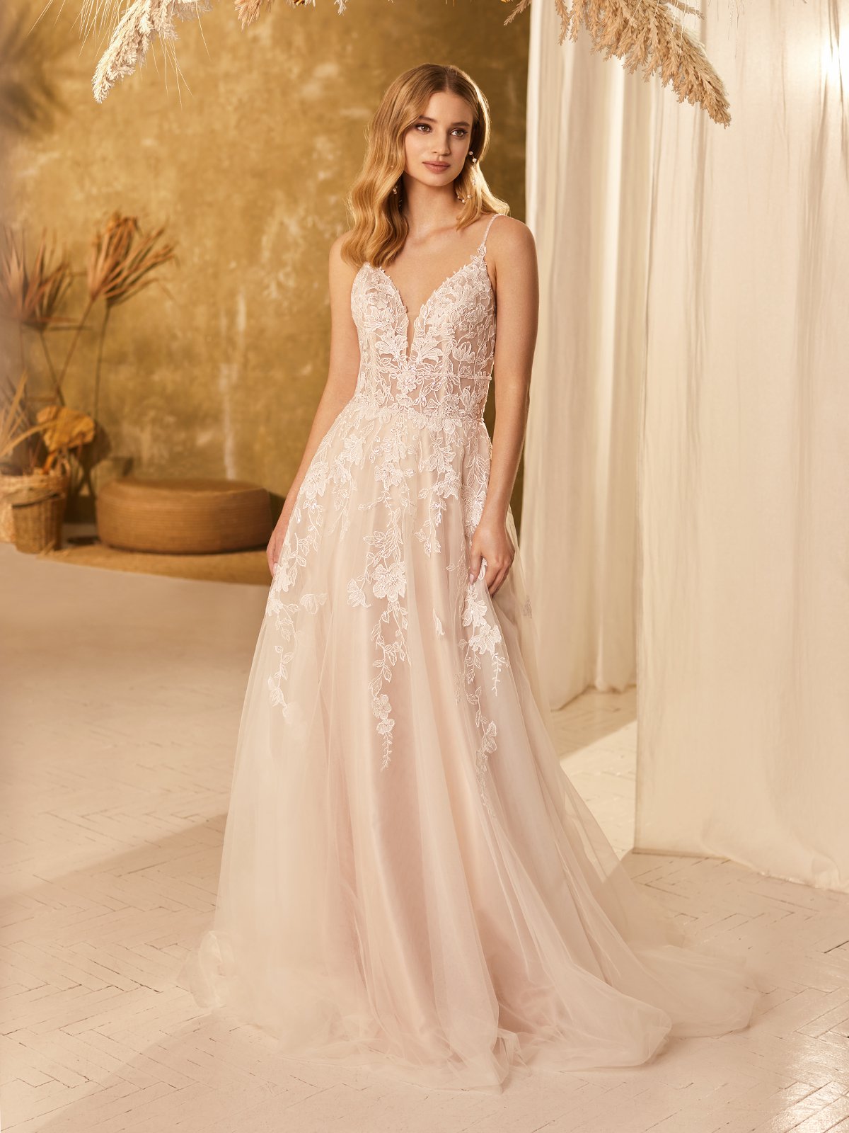 Tulle Lace Wedding Dress  Double V-Neck with Appliques Shoulder